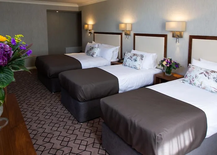Eyre Square Hotel 3*