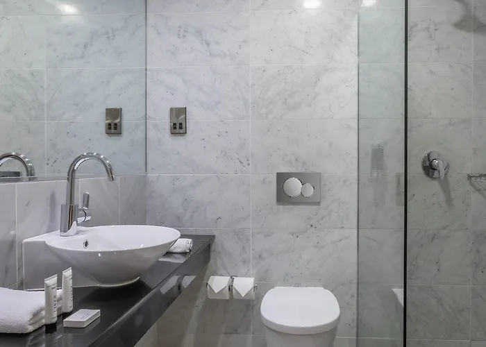 Eyre Square Hotel 3*