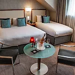 Отель Eyre Square 3*
