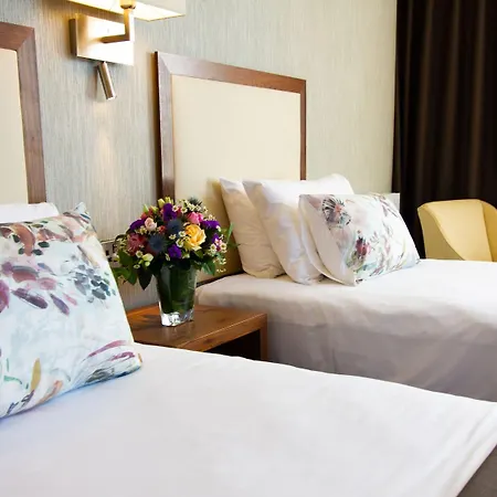 Eyre Square Hotel