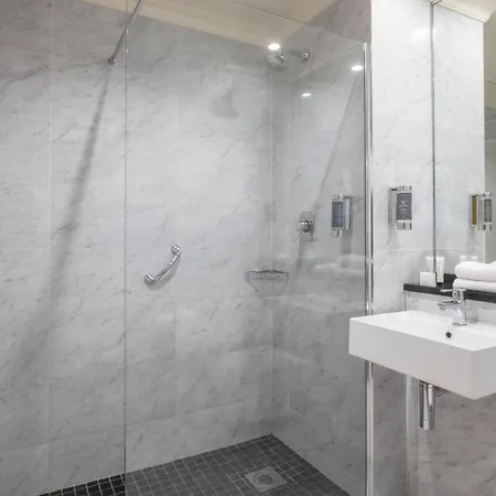 Eyre Square 3*