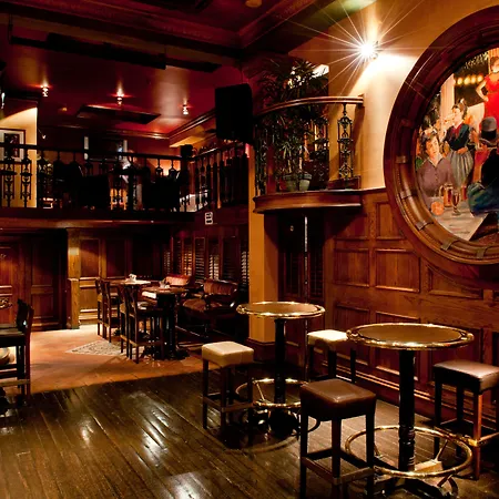 Eyre Square Hotel 3*