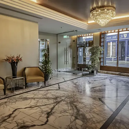 Eyre Square 3*
