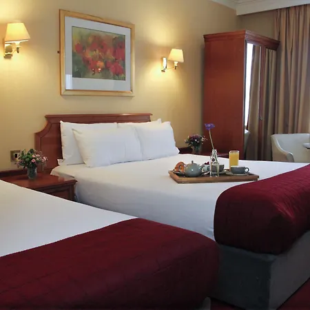 Eyre Square 3*