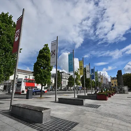 Eyre Square Hotel 3*