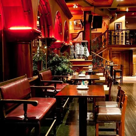Eyre Square 3*