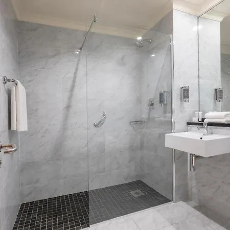 Eyre Square Szálloda 3*