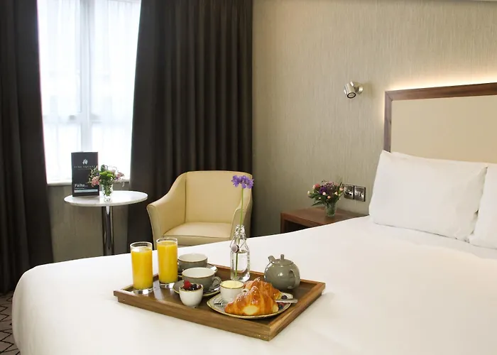 Eyre Square Hotel 3*