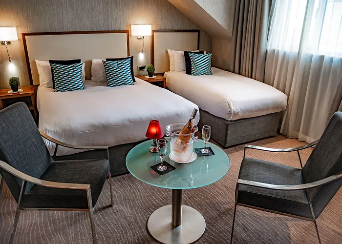 Отель Eyre Square 3*