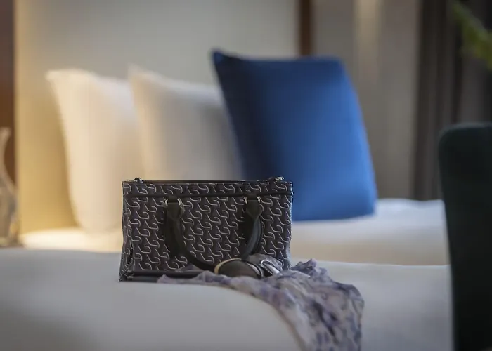Eyre Square 3*