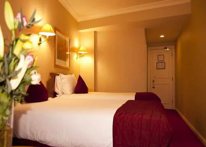 Eyre Square 3*